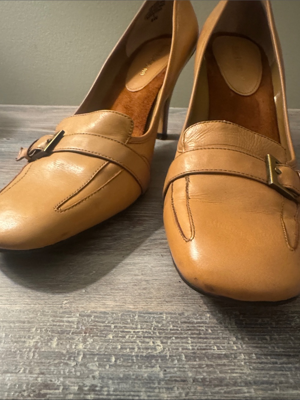 Enzo Angiolini Tan Leather Mid-Heel Loafer Pumps with Buckle Accent - Picture 12 of 13